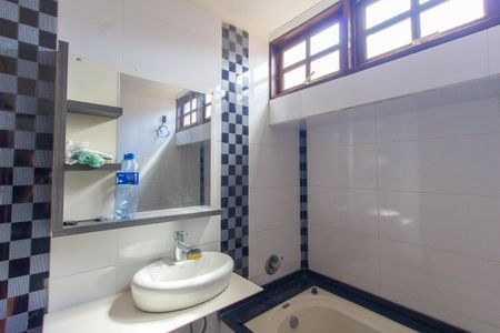 Casa à venda com 170m², 4 quartos e 2 vagasBanheiro