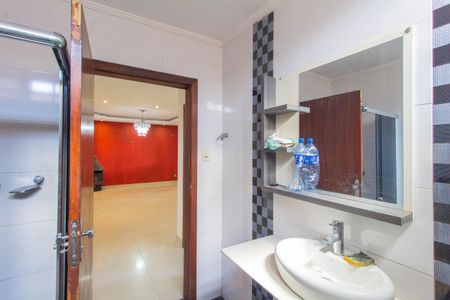 Casa à venda com 170m², 4 quartos e 2 vagasBanheiro