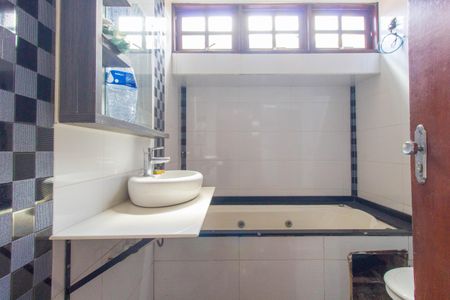 Casa à venda com 170m², 4 quartos e 2 vagasBanheiro