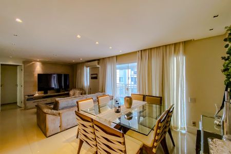 Apartamento à venda com 122m², 2 quartos e 2 vagasSala