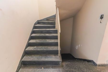 Casa à venda com 350m², 4 quartos e 5 vagasEscadas