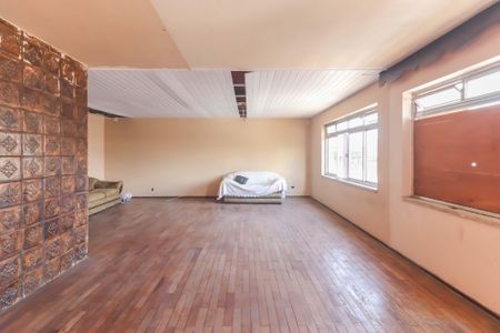 Casa à venda com 350m², 4 quartos e 5 vagasSala