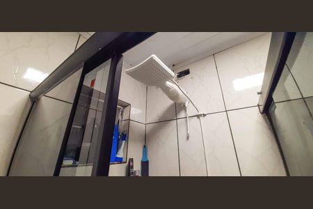 Casa à venda com 177m², 4 quartos e 2 vagasBanheiro