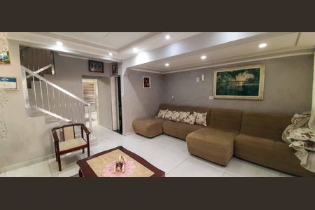 Casa à venda com 177m², 4 quartos e 2 vagasSala