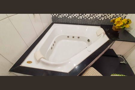 Casa à venda com 177m², 4 quartos e 2 vagasBanheiro da Suíte