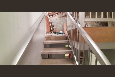 Casa à venda com 177m², 4 quartos e 2 vagasEscada Para área Superior da casa