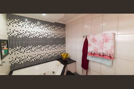 Casa à venda com 177m², 4 quartos e 2 vagasBanheiro da Suíte