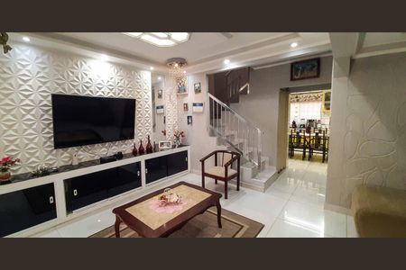 Casa à venda com 177m², 4 quartos e 2 vagasSala