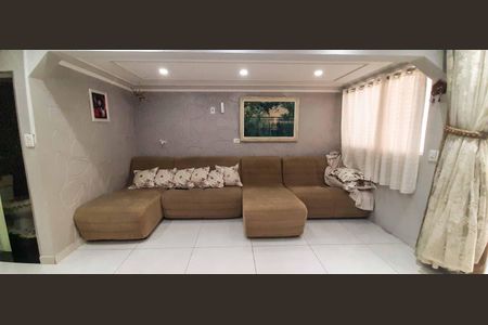 Casa à venda com 177m², 4 quartos e 2 vagasSala