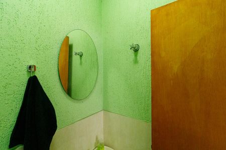 Casa à venda com 130m², 2 quartos e 4 vagas Casa à venda com 130m², 2 quartos e 4 vagasLavabo Garagem