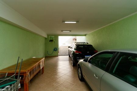 Casa à venda com 130m², 2 quartos e 4 vagas Casa à venda com 130m², 2 quartos e 4 vagasGaragem