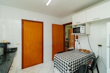 Casa à venda com 130m², 2 quartos e 4 vagas Casa à venda com 130m², 2 quartos e 4 vagasCozinha