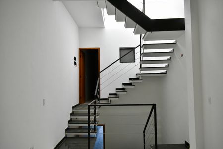 Casa à venda com 160m², 3 quartos e 2 vagasEscada