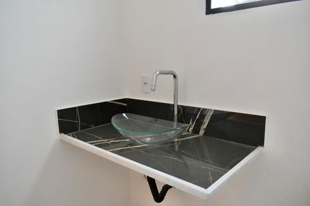 Casa à venda com 160m², 3 quartos e 2 vagasBanheiro da Suíte 2