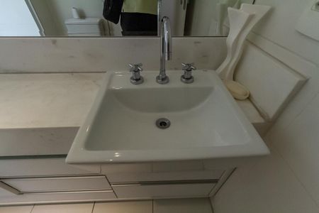 Apartamento à venda com 420m², 4 quartos e 5 vagasBanheiro da Suíte 1