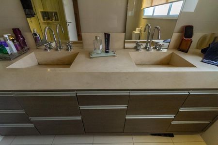 Apartamento à venda com 420m², 4 quartos e 5 vagasBanheiro da Suíte 4