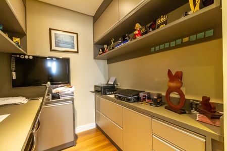 Apartamento à venda com 420m², 4 quartos e 5 vagasEscritório