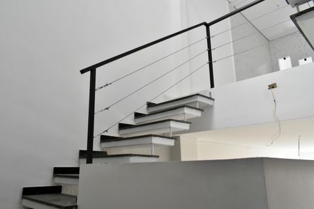 Casa à venda com 160m², 3 quartos e 2 vagasEscadas