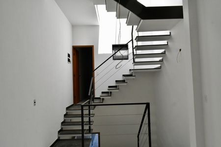 Casa à venda com 160m², 3 quartos e 2 vagasEscadas