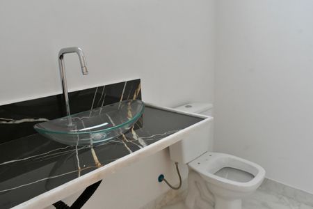 Casa à venda com 160m², 3 quartos e 2 vagasBanheiro da Suíte 2