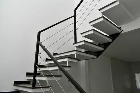 Casa à venda com 160m², 3 quartos e 2 vagasEscada