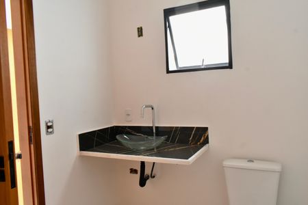 Casa à venda com 160m², 3 quartos e 2 vagasBanheiro da Suíte 2