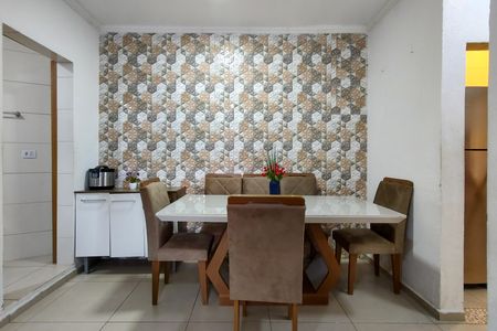 Casa para alugar com 120m², 2 quartos e 3 vagas Casa para alugar com 120m², 2 quartos e 3 vagasSala