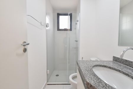 Apartamento para alugar com 70m², 3 quartos e 1 vaga Apartamento para alugar com 70m², 3 quartos e 1 vagaBanheiro da suíte