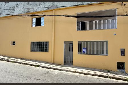 Casa para alugar com 110m², 2 quartos e 1 vaga Casa para alugar com 110m², 2 quartos e 1 vagaFachada e placa