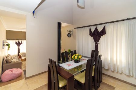 Casa à venda com 231m², 3 quartos e 4 vagas Casa à venda com 231m², 3 quartos e 4 vagasSala