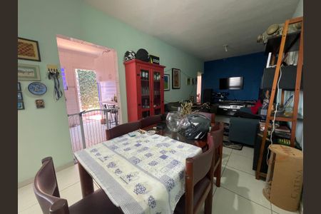 Casa à venda com 140m², 3 quartos e 2 vagasSala