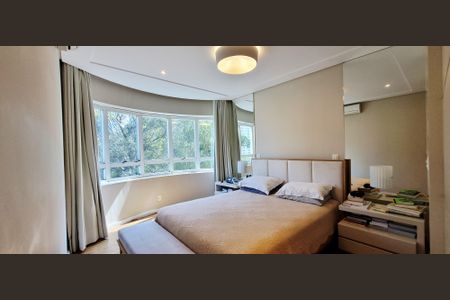 Apartamento à venda com 226m², 3 quartos e 4 vagasSuíte 2