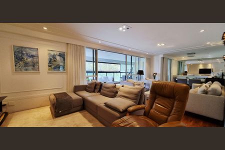 Sala de TV de apartamento à venda com 3 quartos, 226m² em Parque do Morumbi, São Paulo