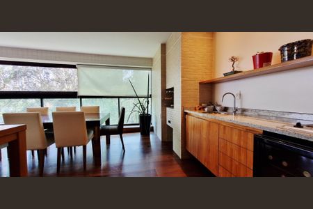 Apartamento à venda com 226m², 3 quartos e 4 vagasVaranda da Sala