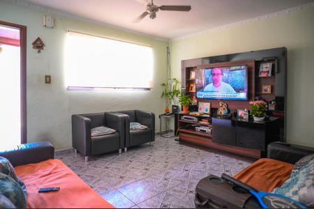 Casa à venda com 261m², 2 quartos e 2 vagas Casa à venda com 261m², 2 quartos e 2 vagasSala