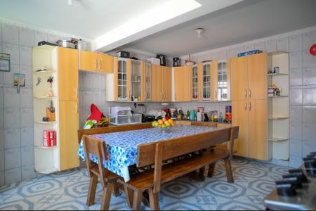 Casa à venda com 261m², 2 quartos e 2 vagas Casa à venda com 261m², 2 quartos e 2 vagasCozinha