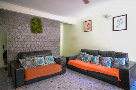 Casa à venda com 261m², 2 quartos e 2 vagas Casa à venda com 261m², 2 quartos e 2 vagasSala