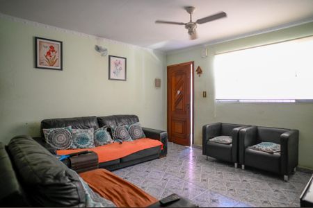 Casa à venda com 261m², 2 quartos e 2 vagas Casa à venda com 261m², 2 quartos e 2 vagasSala