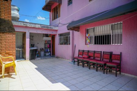 Casa à venda com 261m², 2 quartos e 2 vagas Casa à venda com 261m², 2 quartos e 2 vagasQuintal