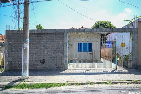 Casa à venda com 261m², 2 quartos e 2 vagas Casa à venda com 261m², 2 quartos e 2 vagasFachada