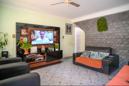 Casa à venda com 261m², 2 quartos e 2 vagas Casa à venda com 261m², 2 quartos e 2 vagasSala