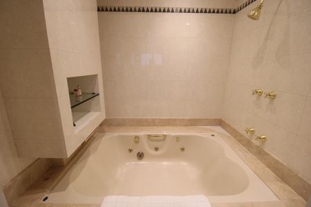 Apartamento à venda com 210m², 3 quartos e 3 vagasQuarto 4 - Banheiro