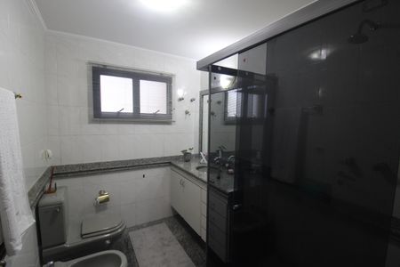 Apartamento à venda com 210m², 3 quartos e 3 vagasQuarto 3 - Banheiro