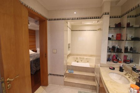 Apartamento à venda com 210m², 3 quartos e 3 vagasQuarto 4 - Banheiro