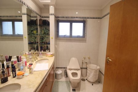Apartamento à venda com 210m², 3 quartos e 3 vagasQuarto 4 - Banheiro