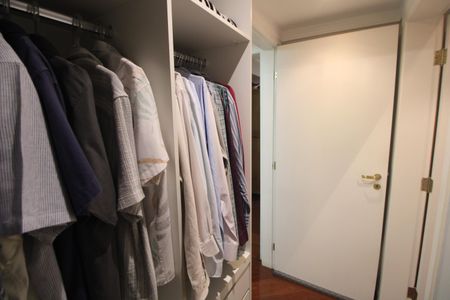 Apartamento à venda com 210m², 3 quartos e 3 vagasQuarto 4 - Closet