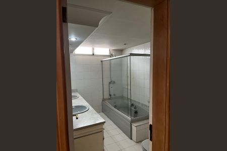 Apartamento à venda com 240m², 3 quartos e 1 vaga Apartamento à venda com 240m², 3 quartos e 1 vagaFoto 02