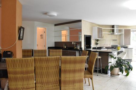 Casa para alugar com 320m², 4 quartos e 4 vagasÁrea gourmet com churrasqueira