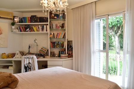 Casa para alugar com 320m², 4 quartos e 4 vagasSuíte 3