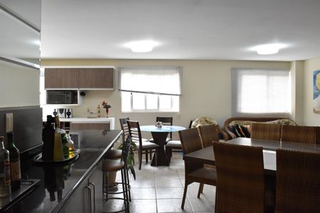 Casa para alugar com 320m², 4 quartos e 4 vagasÁrea gourmet com churrasqueira